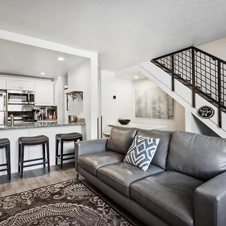 Bright 3Bdr Walk To Slopes Or Park Villa